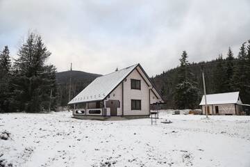 Фото номера Вилла с 3 спальнями Лоджи Sweet Home г. Ворохта 25