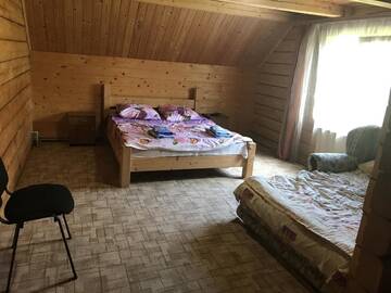 Фото номера Стандартный трехместный номер Гостевой дом Садиба Гуцульський Двір г. Ворохта 4