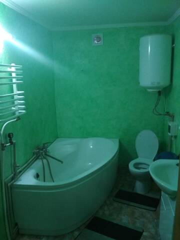 Фото номера Коттедж с 6 спальнями Дома для отпуска Незабутні Карпати г. Ворохта 10