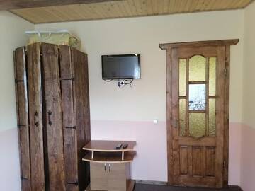Фото номера Классический трехместный номер Загородные дома Котедж Віадук г. Ворохта 10